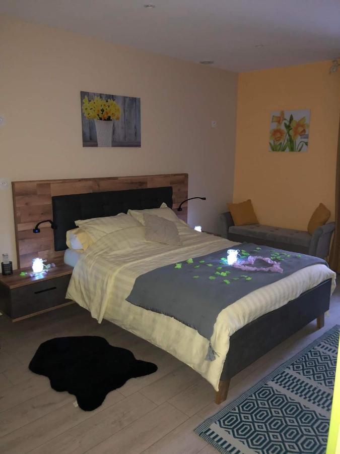 Bed and Breakfast Jonquille Chic La Piccola Venezia Vrecourt Экстерьер фото